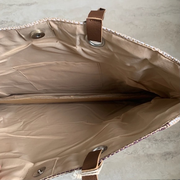 NWT Tan Striped Beach Woven Tote with Set of Beer Cozy - Picture 6 of 9